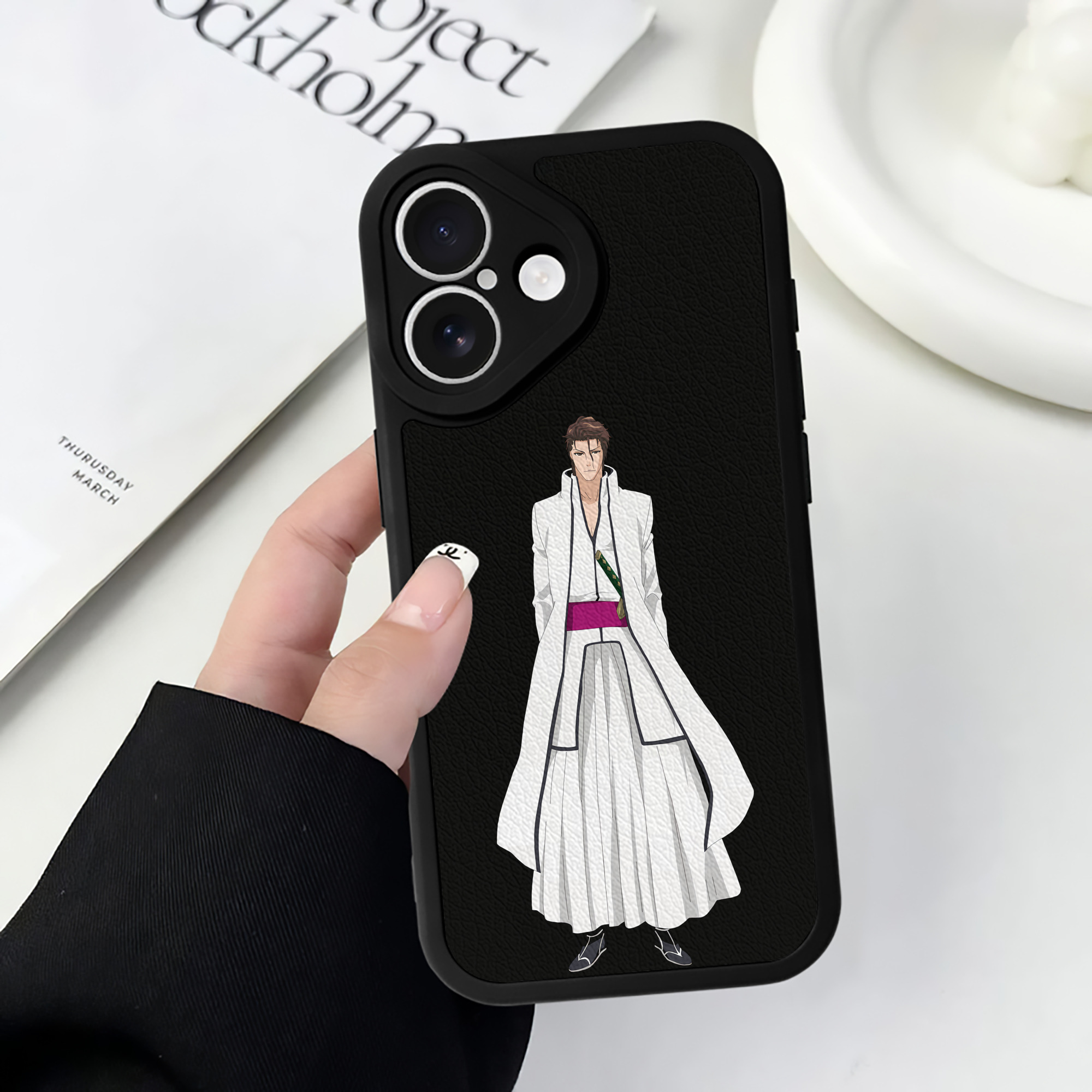 （画像用） ブリーチ 藍染 惣右介（あいぜん そうすけ） BLEACH Aizen Sousuke 【iPhone 16シリーズ対応】シリコンスマホケース（レザー調） 材質：シリコン